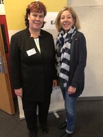 Anette Plewka (Kinder- und Jugendhilfe des DBSH) im Gespräch mit Dagmar Gumbert (BHP Vorsitzende)